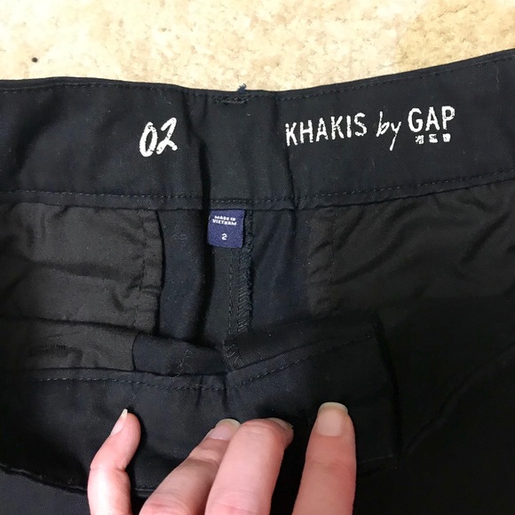 Size 2 Shorts by Gap - Picture 3 of 3